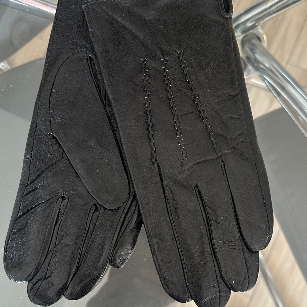 Sophisticated Black Leather Men's Gloves